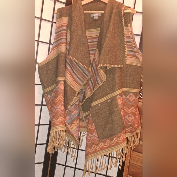Tribal Poncho/Vest With Pockets - Picture 6 of 11